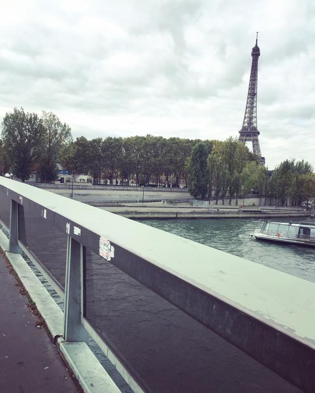 Eiffel Tower Champs De Mars Apartment Paris Bagian luar foto